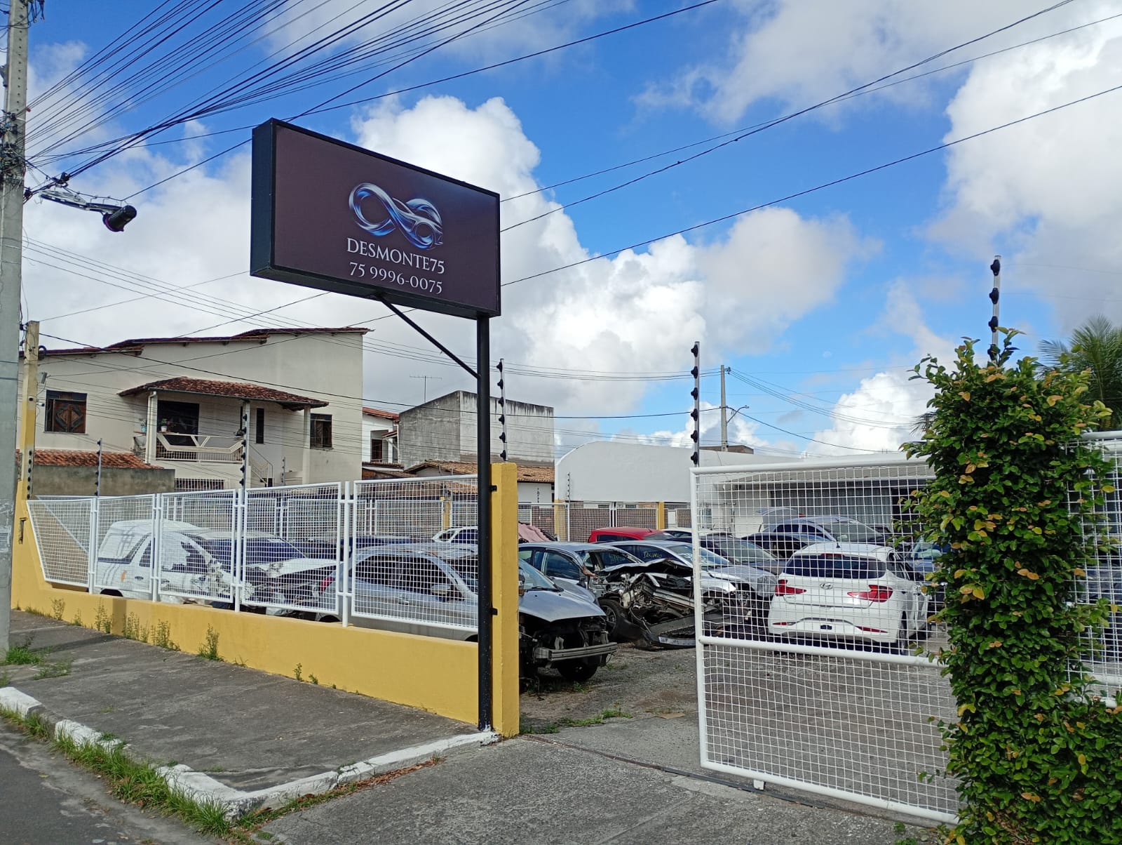 Fachada da Desmonte75 — desmanche certificado em Feira de Santana Bahia